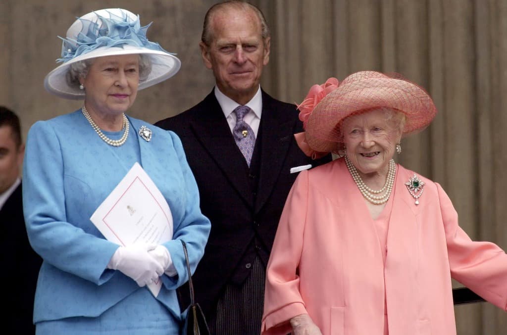 Queen Elizabeth The Queen Mother in pink attire with Queen Elizabeth II in blue at the Church of Saint Mary Magdalene, July 3, 1989